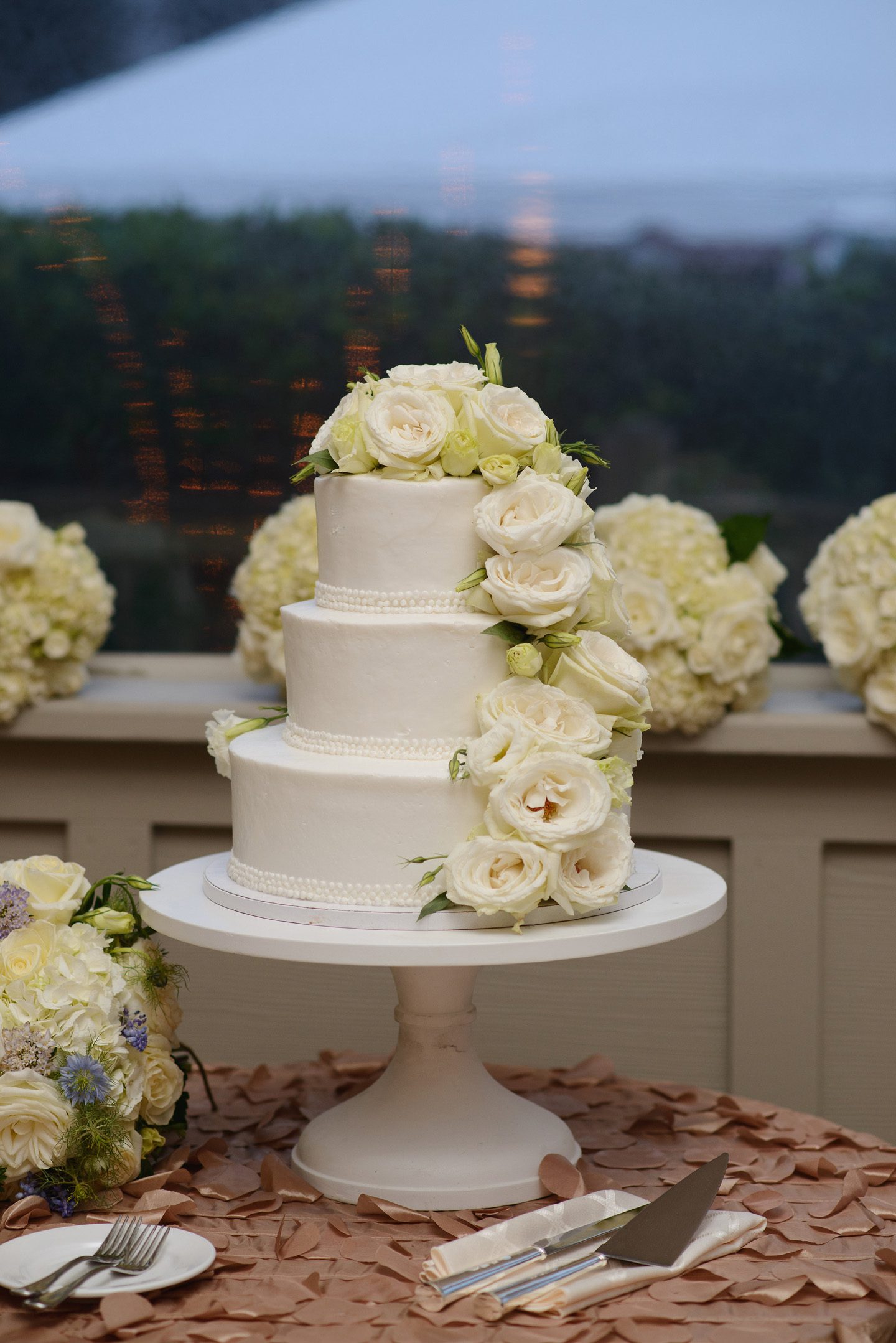 Sanderling Resort Outer Banks Wedding by Neil GT Photography Great Cakes