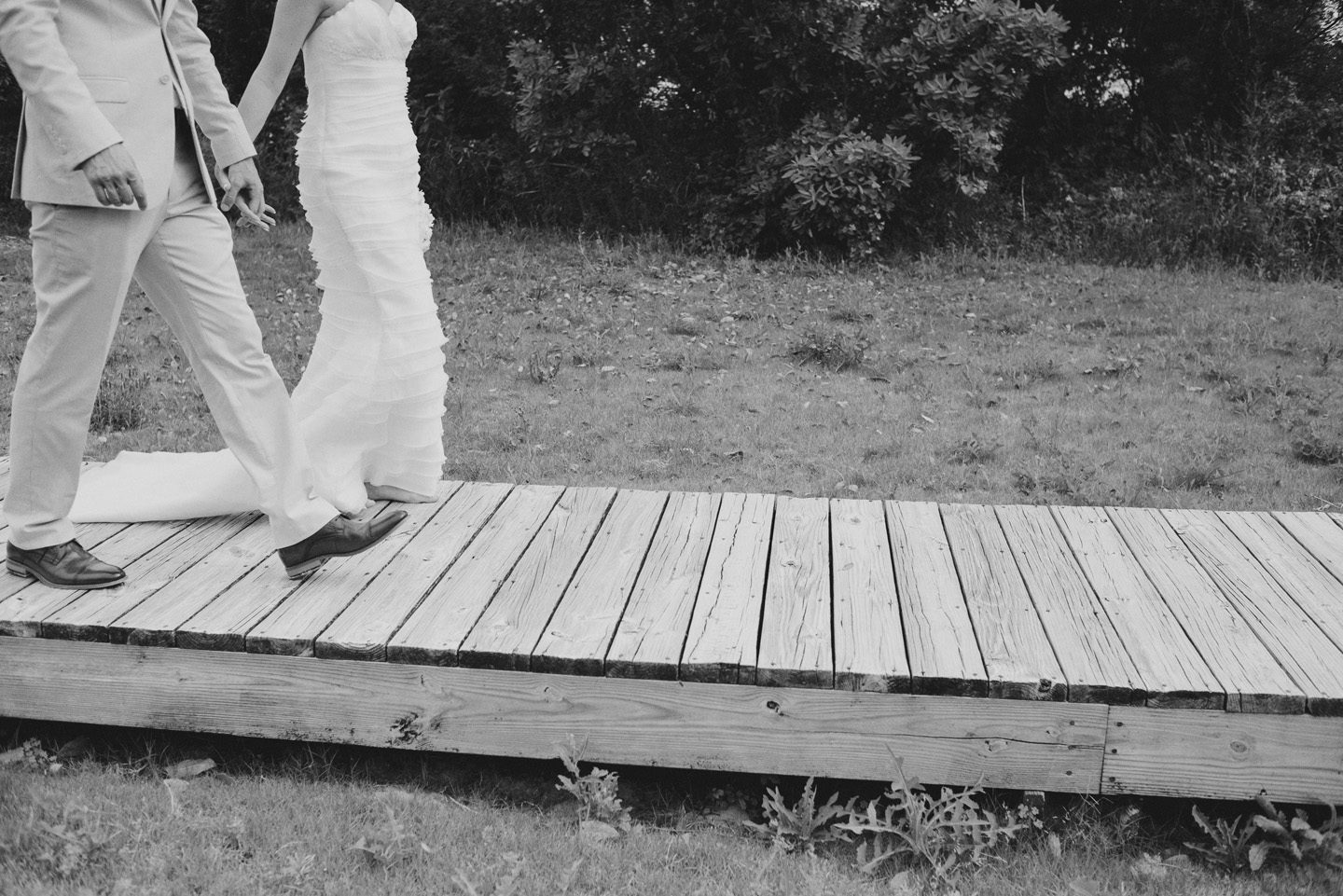 Outer Banks Wedding at the Grade Ritz Palm Photographers Neil GT Photography Walking BW