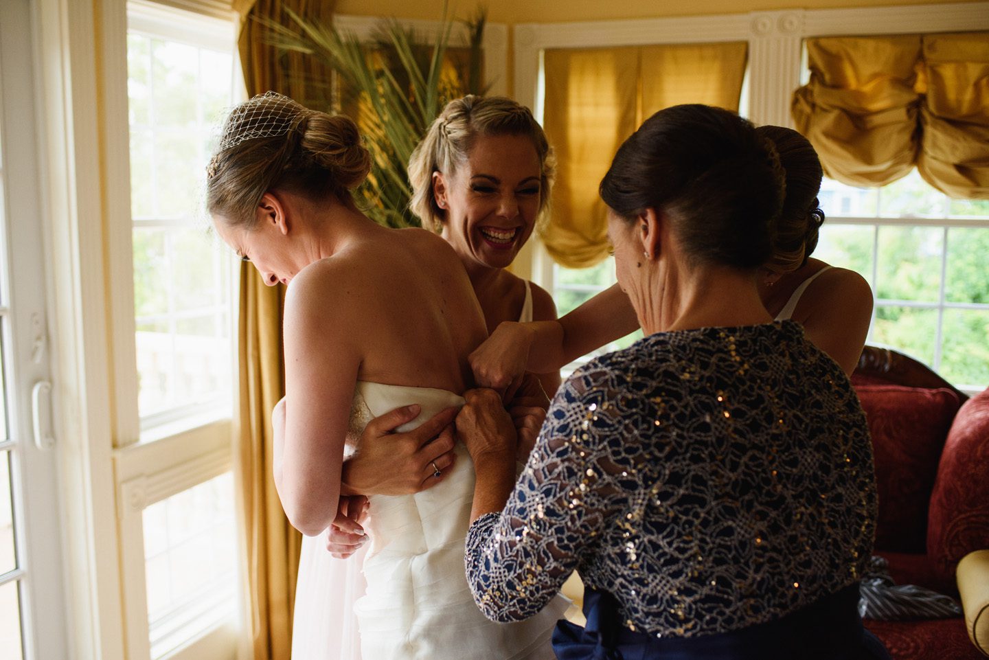Outer Banks Wedding at the Grade Ritz Palm Photographers Neil GT Photography Getting Ready