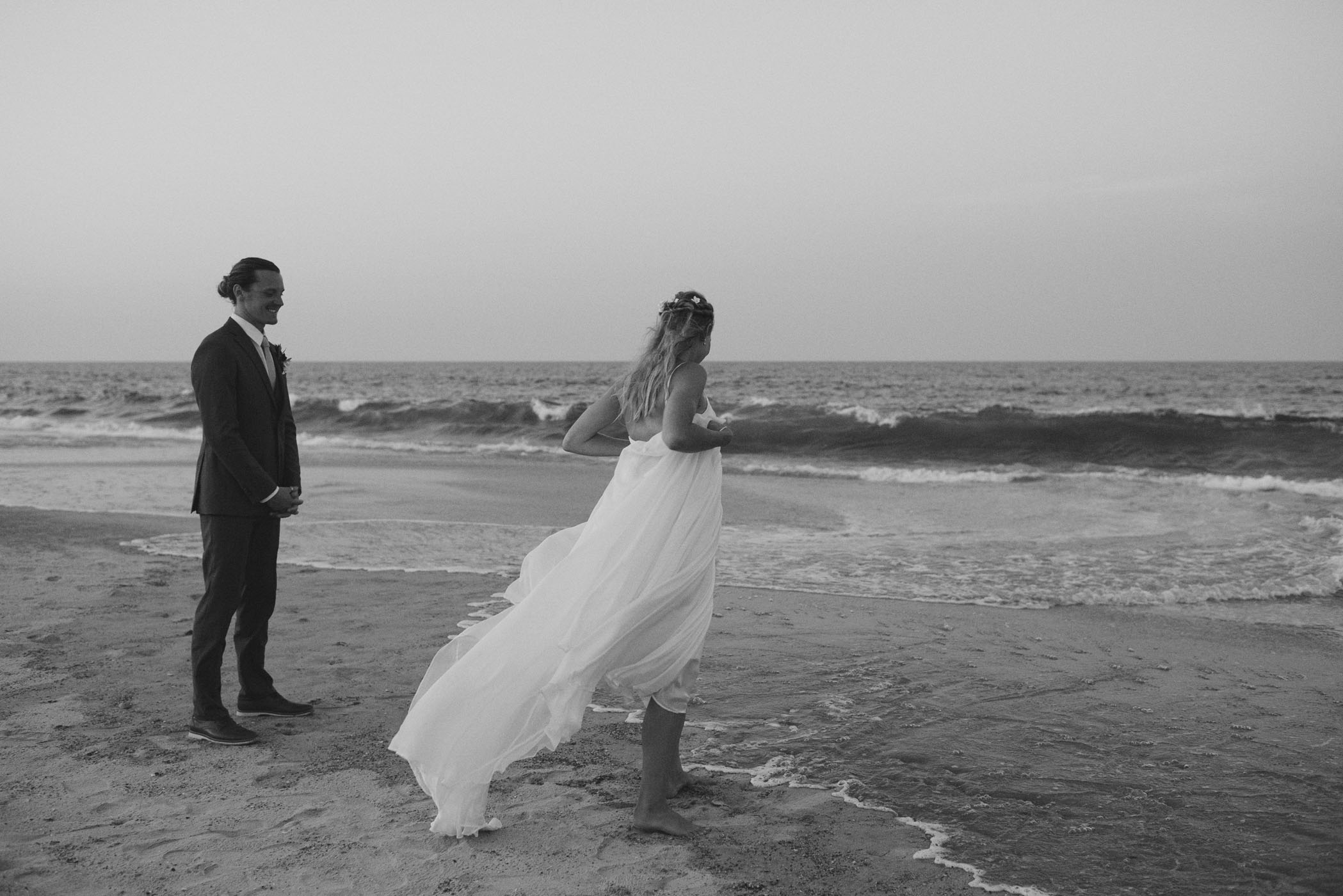 Outer Banks wedding photographer at Sound to Sea Beach Club Neil GT Photography