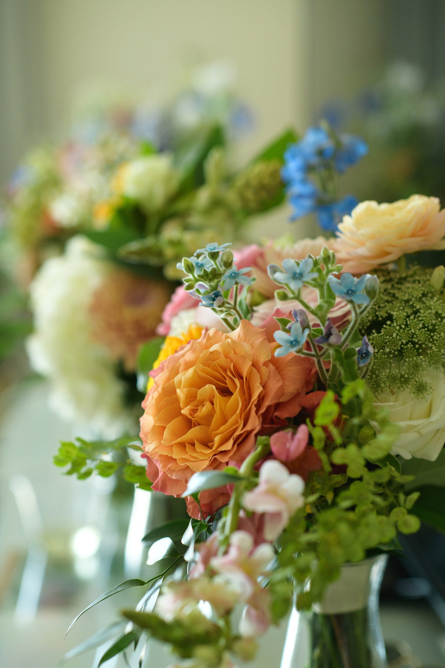 Colorful spring wedding florals at the Sanderling